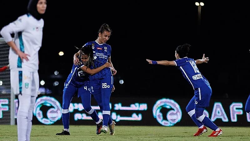الهلال ينهي التعاقد مع 4 لاعبات