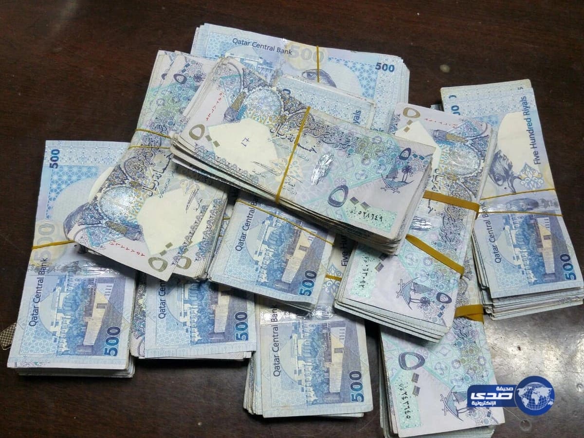 بالصور.. جمرك سلوى يُحبط محاولة تهريب نصف مليون ريال قطري إلى المملكة