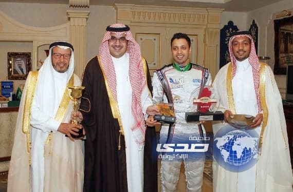 الأمير نواف بن فيصل يكرم بطل الراليات ياسر بن سعيدان