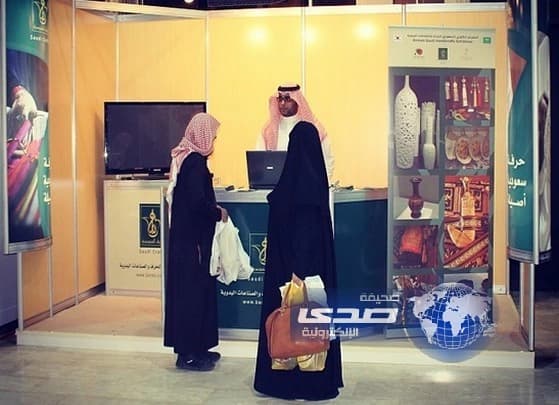  المنتجات الشعبية بمهرجان الكليجا ببريدة تستهوي كبار السن