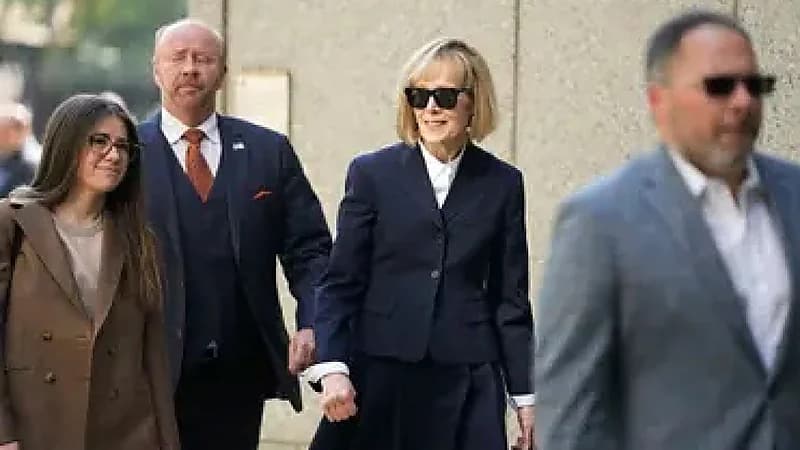 كاتبة تتهم ترامب بـ اغتصابها في غرفة تبديل الملابس بأحد المحلات