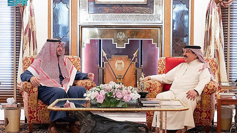 ملك البحرين يستقبل سمو الأمير تركي بن محمد بن فهد