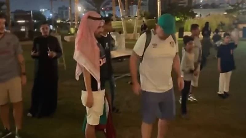 مشجع برازيلي يرتدي الشماغ منطقة الفان زون .. فيديو