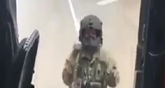 بالفيديو.. طيار يرقص " كيكي " بطائرته