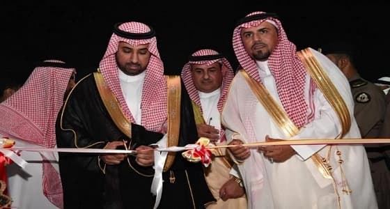 بالصور.. محافظ ضمد يكرم أبناء وأهالي شهداء بمهرجان التسوق والترفيه