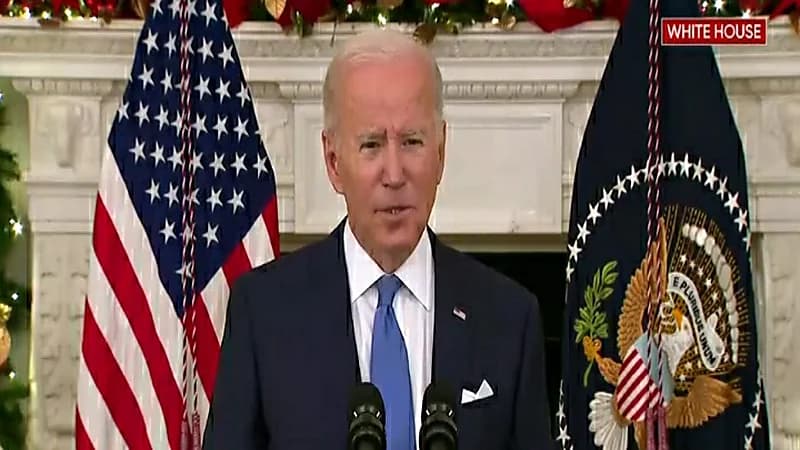 "بايدن" يحذر غير الملقحين من المتحور أوميكرون