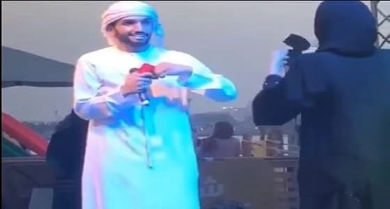بالفيديو.. رومانسية فنان إماراتي يخطب زميلته أمام الجمهور