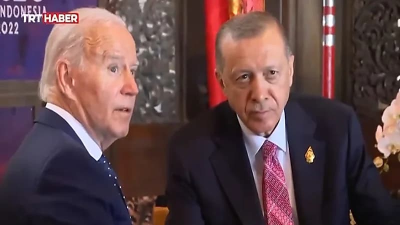 بالفيديو.. أردوغان يضع "بايدن" في موقف محرج