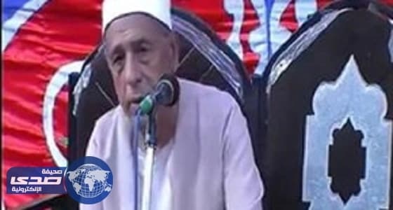 بالفيديو.. رد فعل شيخ قارئ أحضر منافسه فريق للتهليل له في عزاء