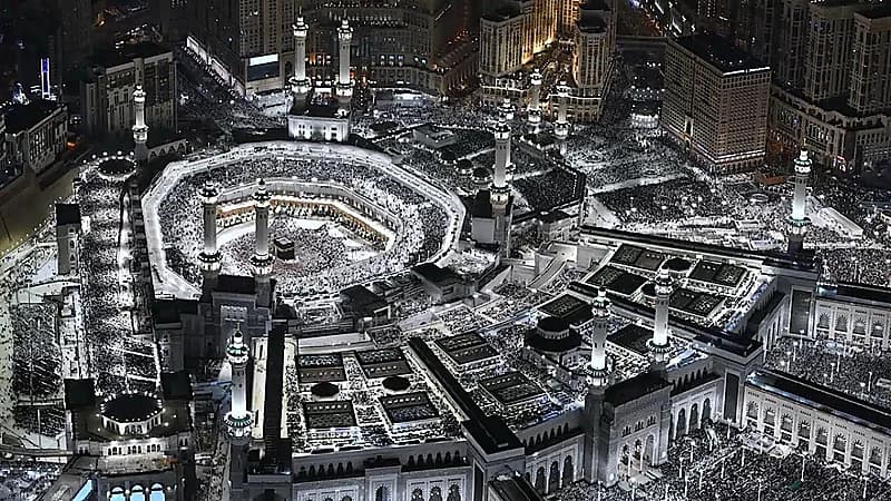 تقرير يكشف عن قيمة فاتورة الكهرباء الشهرية للحرم المكي .. فيديو