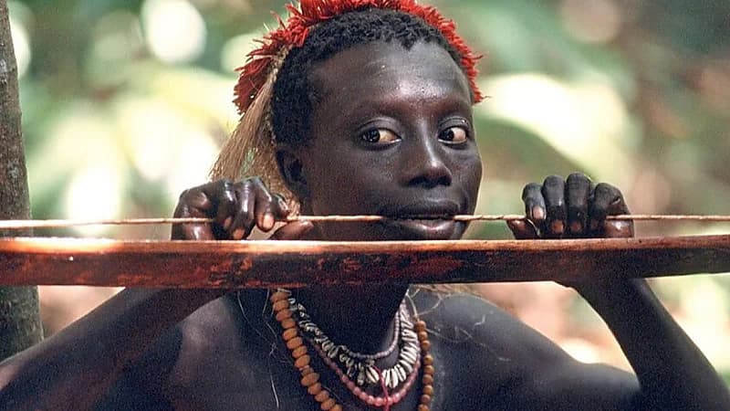 ‎سائح ينجو من موت محقق بهدية غريبة لـ قبيلة منعزلة