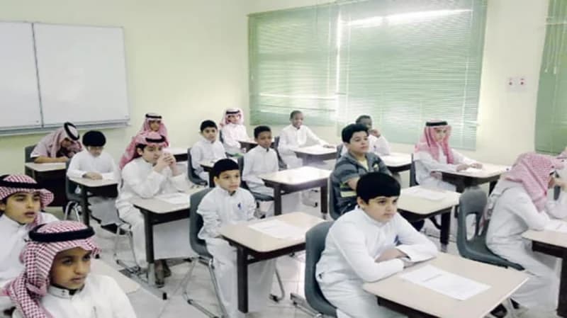 "مختص" يوضح خطورة التحدث مع الطفل بالإنجليزية فقط