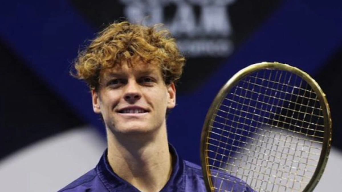 سينر يحصد مضرب ذهب ببطولة سلام الملوك الستة في الرياض.. فيديو