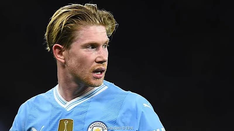 دي بروين يطالب زملاءه بعدم تحية جماهير بلجيكا .. فيديو