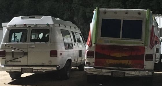 بلدية غرب الدمام تحجز سيارتين لبيع الايس كريم