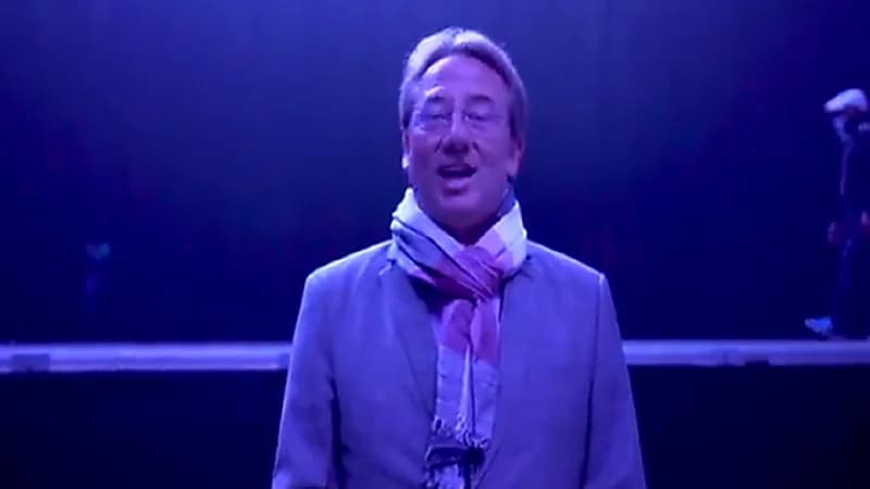 شاهد.. السفير الفرنسي يحضر عرض فرقة السيرك "مانا " في "البوليفارد"