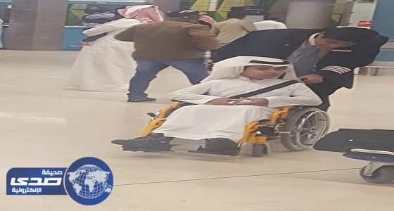 بالصور.. موقف إنساني لمدير تنفيذي بمطار أبها مع طفل من ذوي الاحتياجات الخاصة