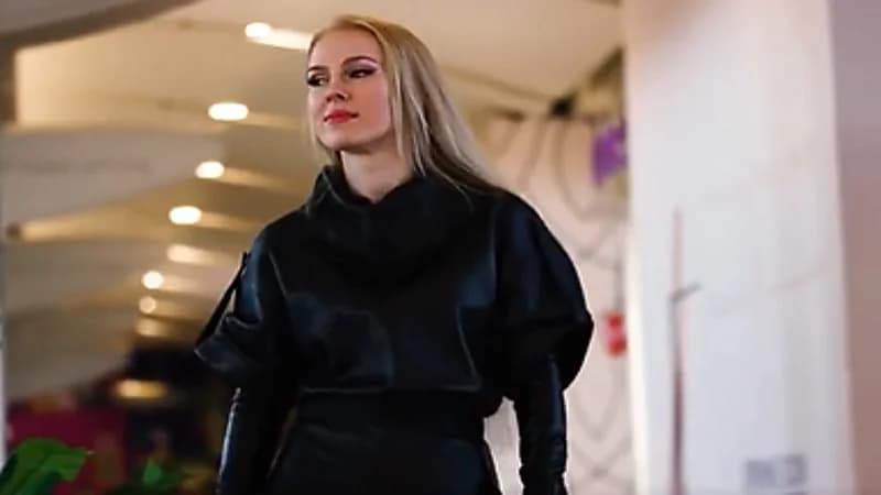 بالفيديو.. مقيمة تروي انطباعاتها قبل وبعد عيشها في المملكة