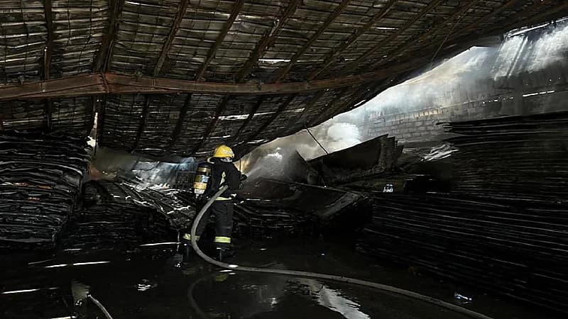 نشوب حريق في مستودع بالصناعية الأولى بالرياض