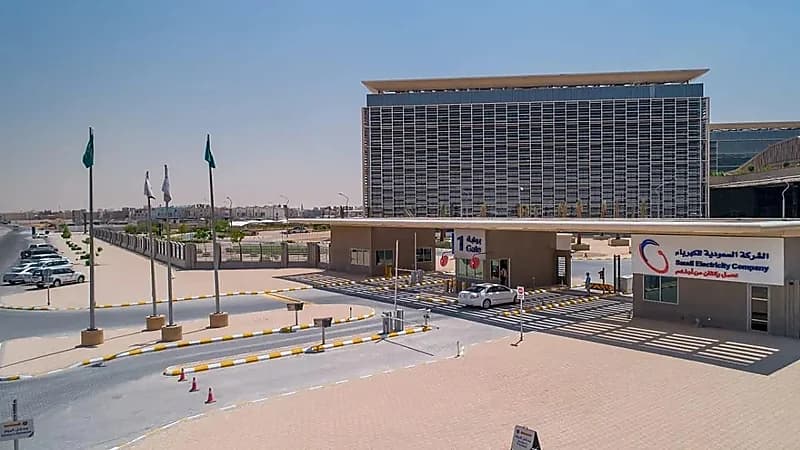 إعادة الخدمة الكهربائية لجميع المشتركين المتأثرين في رفحاء