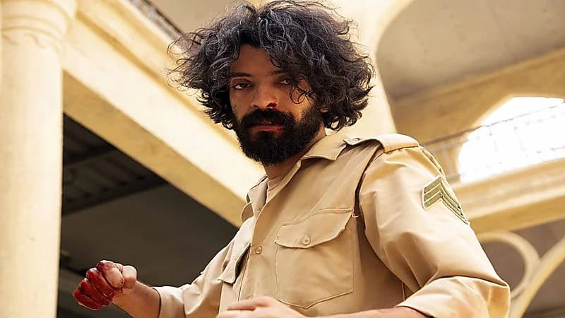 أم تشكو تأثر ابنها المراهق بشخصية "رشاش" وتقليده