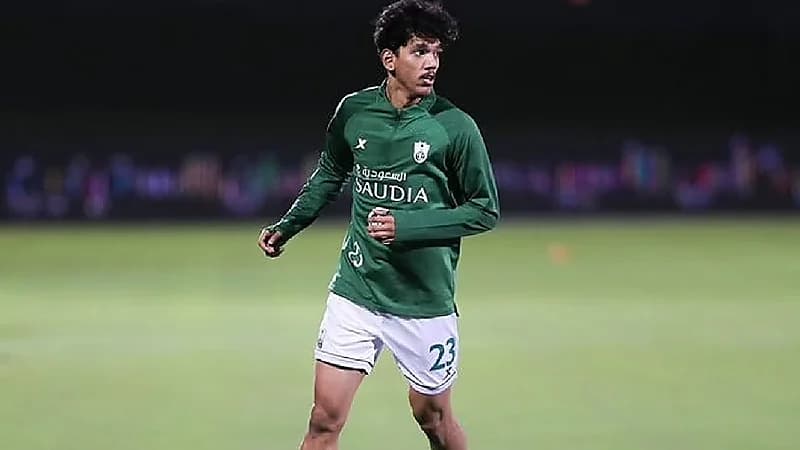 الطائي يضم مدافع الأهلي