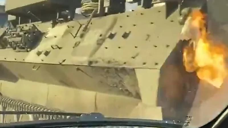 ‏بالفيديو.. أوكرانيون يلقون "قنابل مولوتوف" على الدبابات الروسية