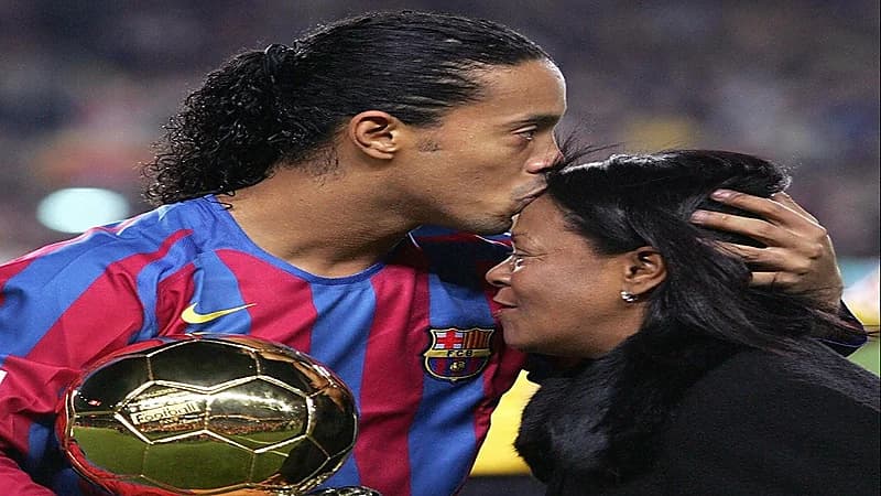 وفاة والدة رونالدينهو متأثرة بإصابتها بفيروس كورونا