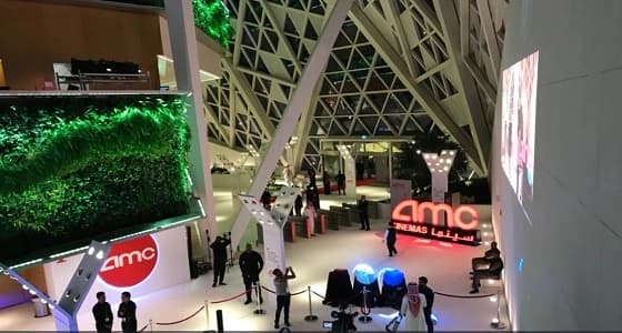 بالفيديو.. البهجة تسيطر على أجواء افتتاح أول عرض سينمائي بالرياض