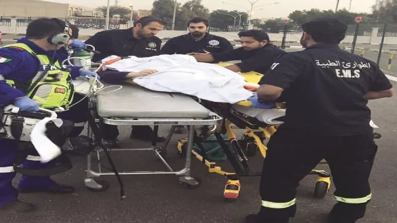 أب يدهس أطفاله الثلاث بسيارته