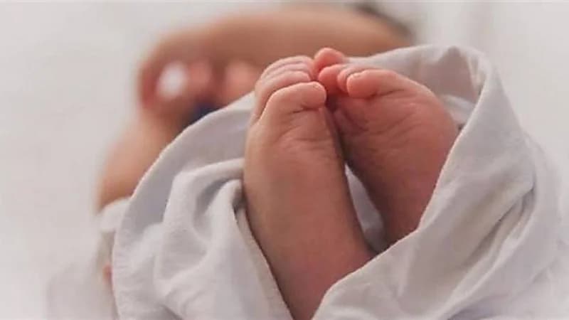 القبض على بائعة أطفال رضع ومعها رضيع عمره يوم واحد