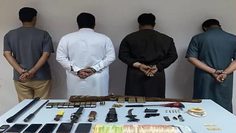 القبض على 4 أشخاص اتخذوا منزلًا وكرًا لترويج الحشيش والإمفيتامين بالجموم