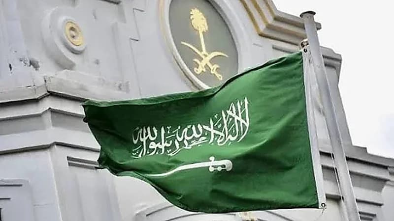السفارة في إندونيسيا تباشر حادثة غرق مواطن وتكثف البحث لإنقاذه