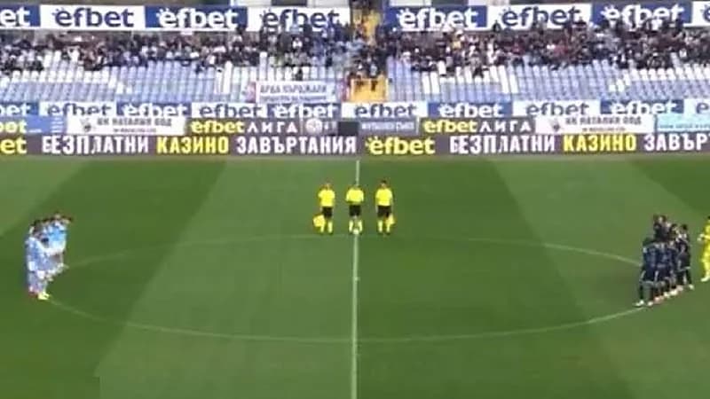 دقيقة حداد على لاعب لا يزال على قيد الحياة في الدوري البلغاري.. فيديو