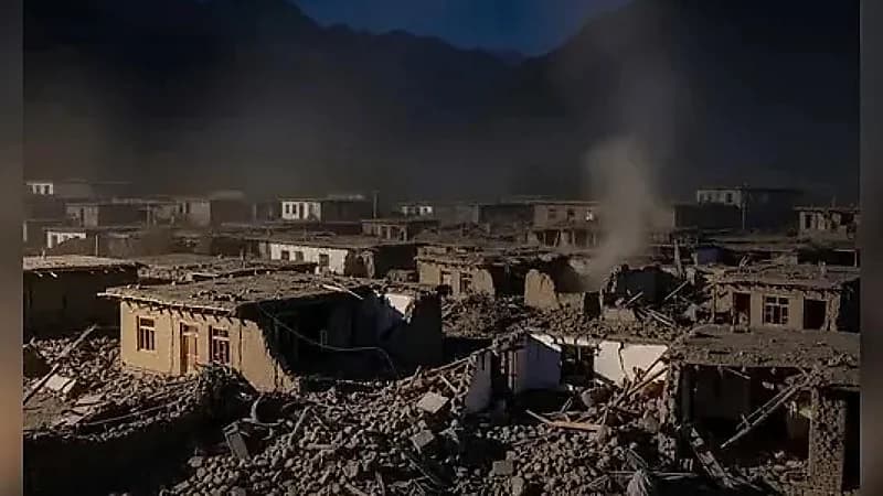 زلزال يضرب أفغانستان وباكستان