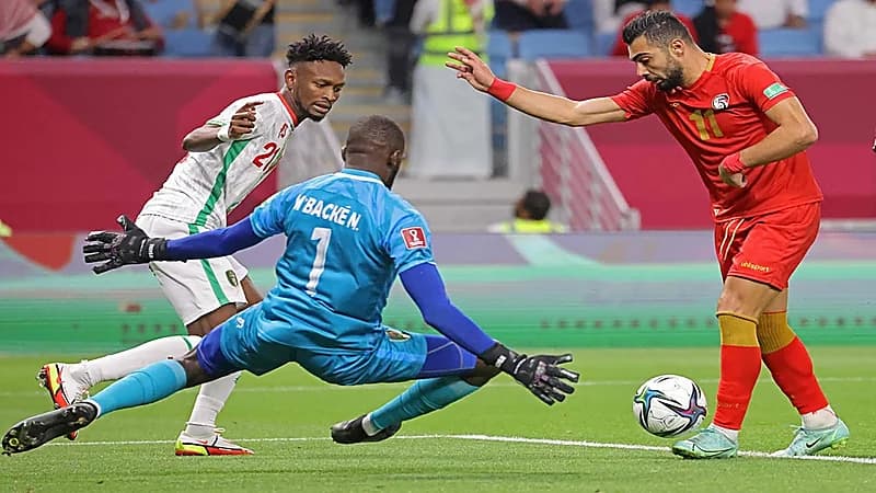 أب يترك طفلته بدون طعام حتى ماتت