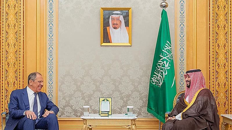 ولي العهد يلتقي وزير الخارجية الروسي