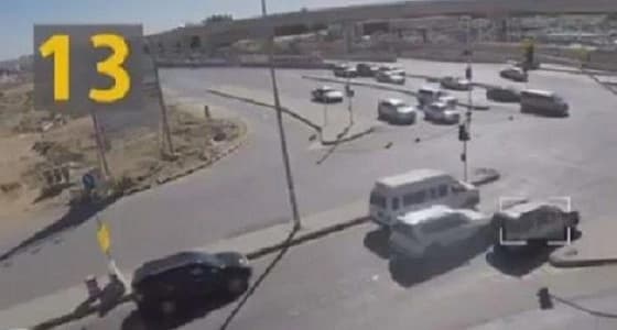 تجربة تكشف مدى التزام السائقين بإشارات المرور في ظل غياب كاميرات الرصد