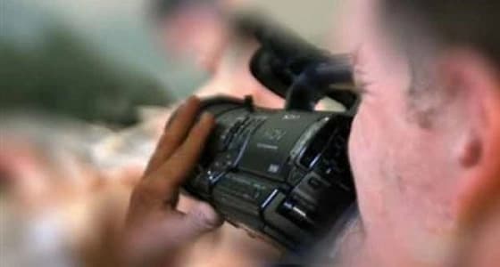 فرنسي يصور أفلام إباحية مع فتيات في دولة عربية