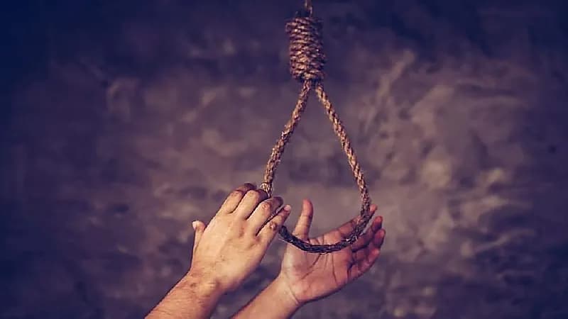 تركي يشنق أطفاله الثلاثة ثم ينتحر