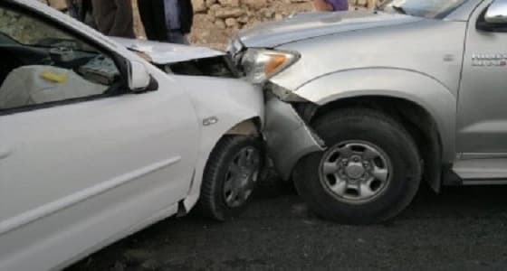 إصابة 6 أشخاص في حادث تصادم مركبتين بطريق الساحل