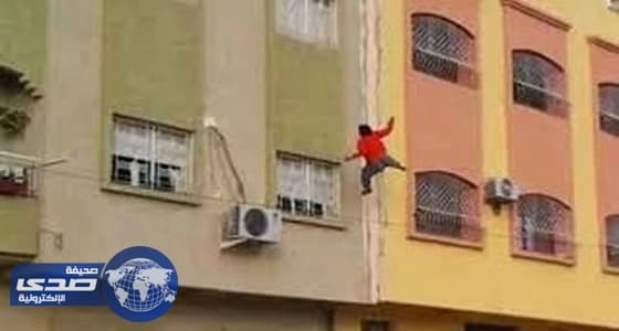 مصرع سيدة أفغانية إثر سقوطها من شرفة منزلها