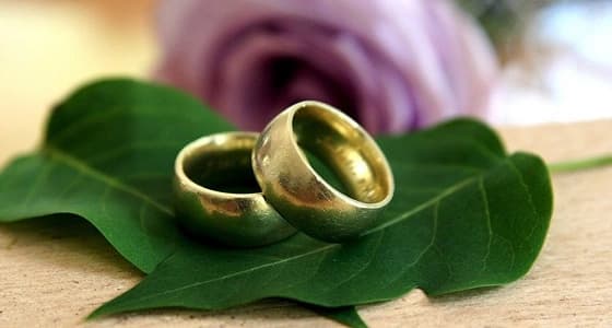 صديقان يعقدان قرانهما للتهرب من الضرائب في أيرلندا