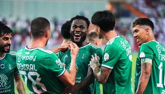 كيسيه يعود إلى تشكيلة الأهلي استعدادًا لمواجهة الفتح