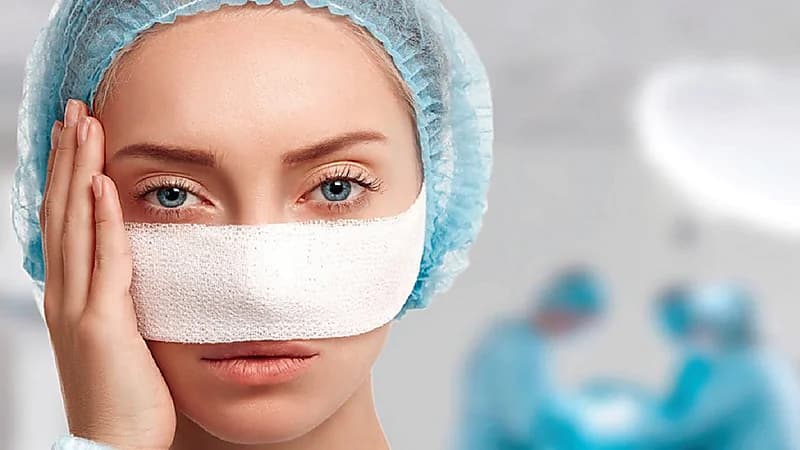 خالد النمر يحذر من هوس جراحات التجميل: " أين العقل؟"