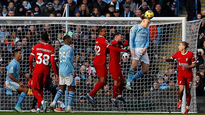 السيتي يتعادل مع ليفربول إيجابيًا.. صور