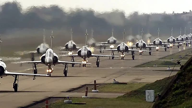 "تايوان" تكشف عن اختراق 28 طائرة حربية صينية مقاتلة منطقة دفاعها الجوي