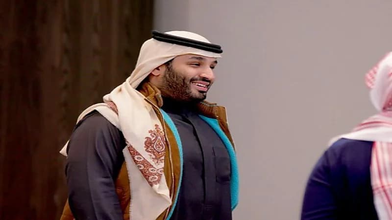 شركة أزياء عالمية تُثير الجدل بتعليقها على ارتداء ولي العهد "جاكيت" من منتجاتها