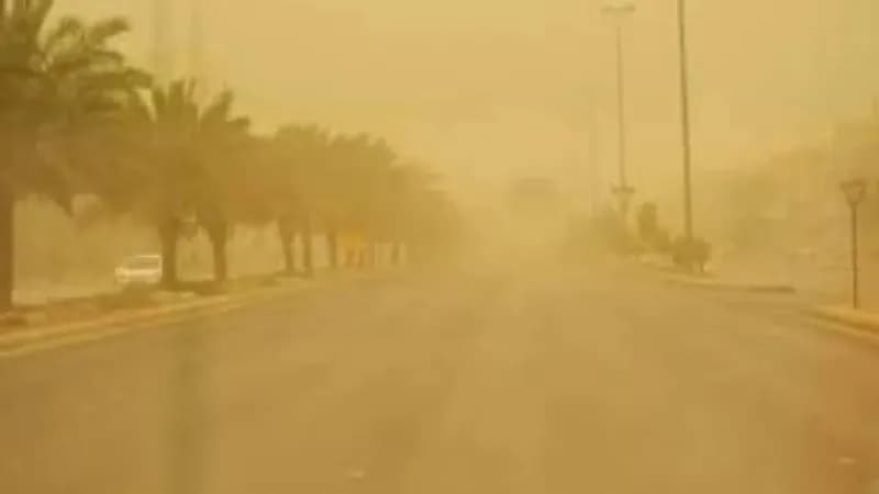 رياح وأتربة مثارة تجتاح طرق الرياض والمدينة المنورة