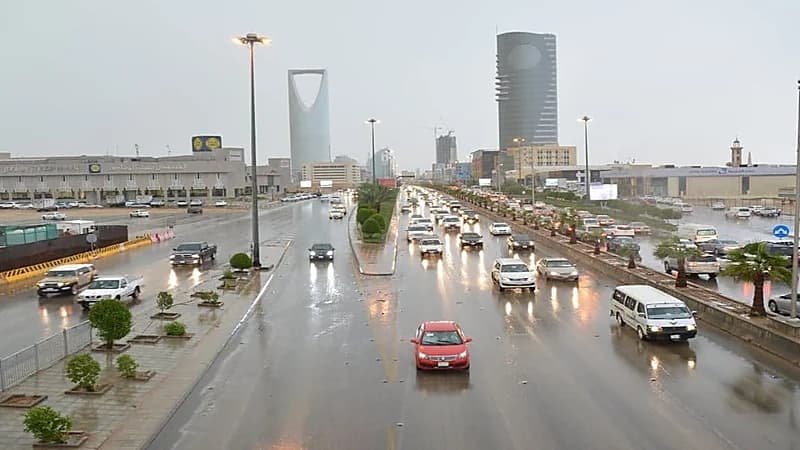 نصائح وإرشادات لضمان القيادة الآمنة خلال هطول الأمطار